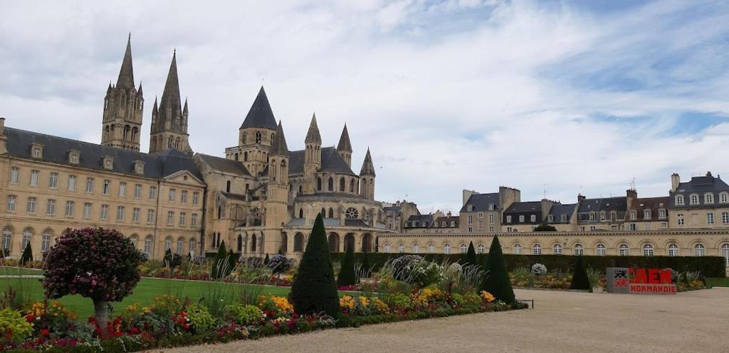 Appartement Lumineux Idealement Situe A Proximite De Musees Equipements Sportifs Salle De Spectacle Commerces Caen Exterior foto